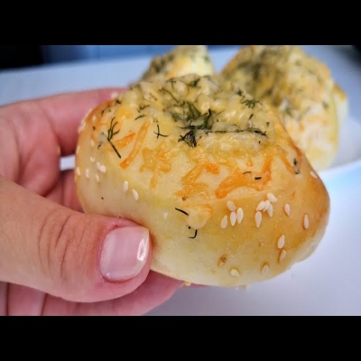 Рецепт лодочек с сыром, чесноком и зеленью: пирожки почти как Хачапури!