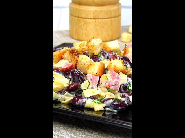 Праздничный салат с колбасой, сухариками и сыром от Вкусные идеи от Натали