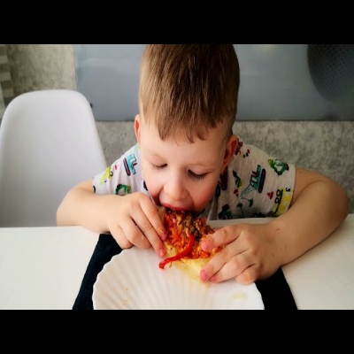 Рецепт мини - пиццы из слоёного теста: вкусный перекус за несколько минут