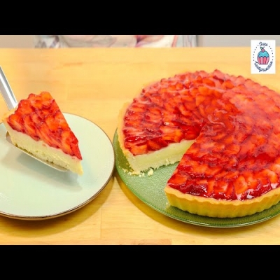 Пирог с заварным ванильным кремом и клубникой