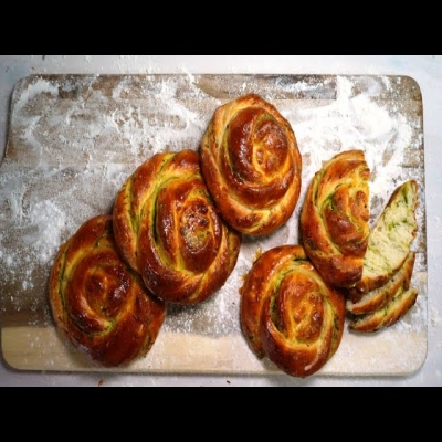 Вкуснейшие булочки с начинкой из трав. Быстро и вкусно. Что приготовить из дрожжевого теста?