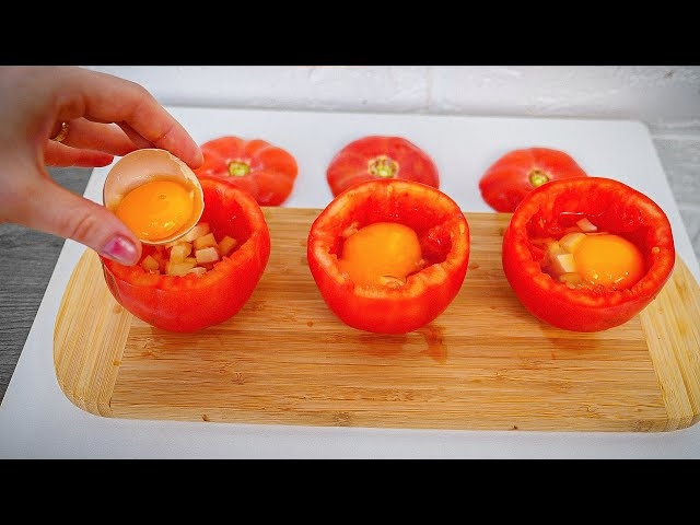 Просто положите яйца в помидор и вы будете в восторге! Вкусный завтрак из простых продуктов!