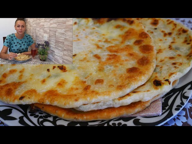Лепешки с творогом, сыром и зеленым луком на сковороде на заварном тесте