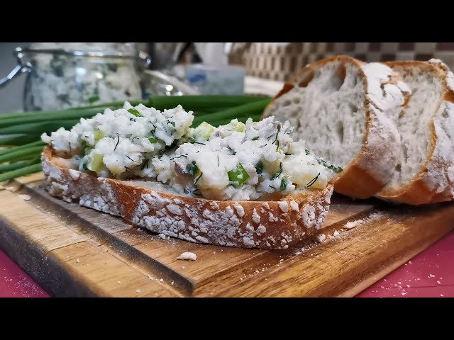 Вкуснее любого салата и паштета! Простая намазка на хлеб с селедкой за 5 минут