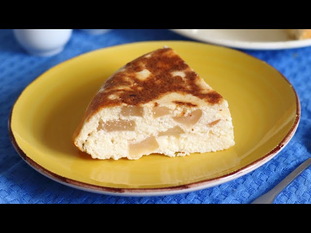 Творожная запеканка с яблоками в мультиварке на манке и сметане