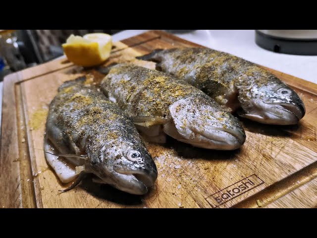 Рыба в духовке. Муж готовит