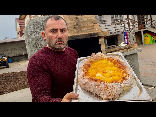 Тесто, сыр, яйцо. Сырный пирог с яйцом. Хачапури по-аджарски