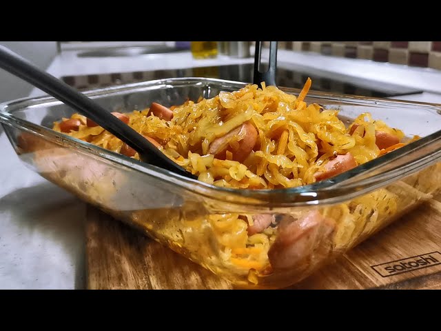 Капуста с сосисками. Муж готовит