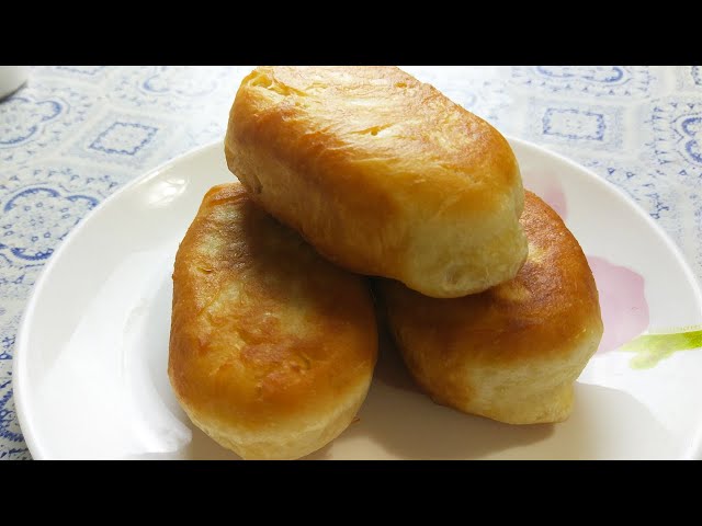 Пышные, мягенькие жареные пирожки с капустой. Их есть- одно наслаждение