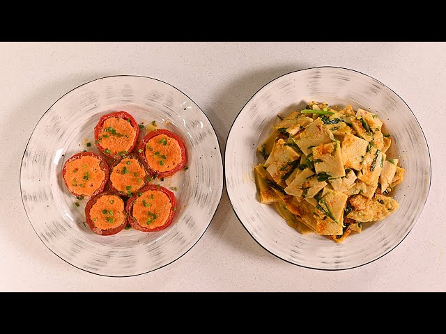Яйца в томатах. Луковые блинчики