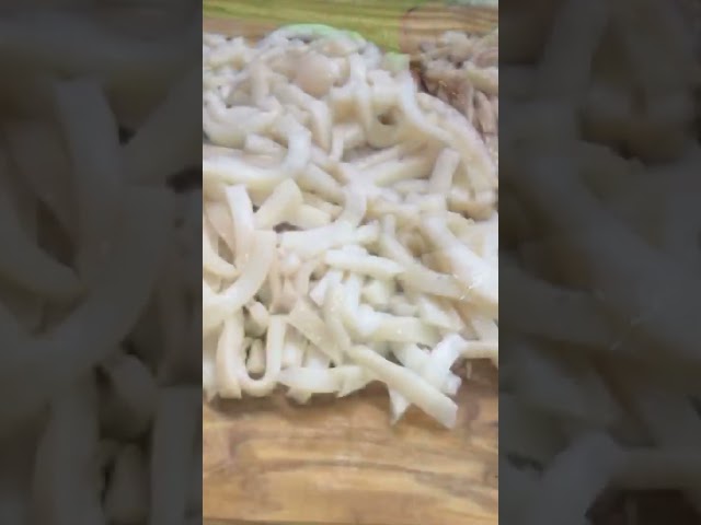 Вкусный салат с кальмарами - как приготовить