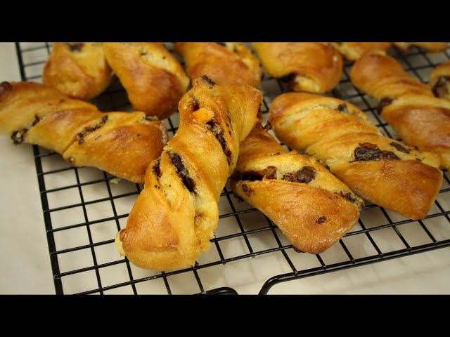 Простой рецепт к чаю, кофе, справится каждый! Ароматные дрожжевые булочки с кусочками шоколада