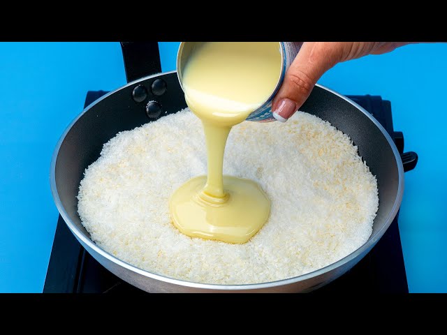 Смешиваю сгущенное молоко с кокосовой стружкой - получается шикарный десерт от Аппетитно ТВ