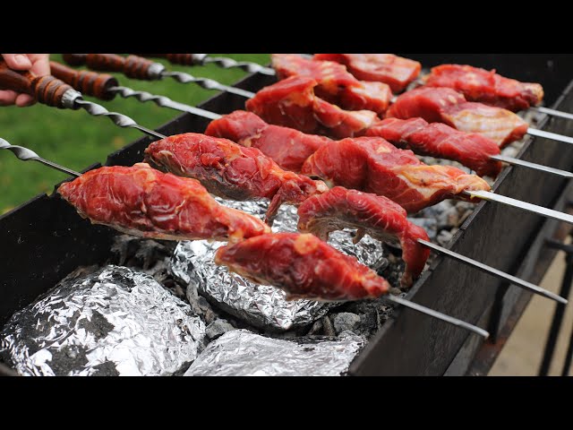 ШАШЛЫК ИЗ КАРПА. РЫБА С КАРТОФЕЛЕМ В ФОЛЬГЕ НА УГЛЯХ от Сеня в деле