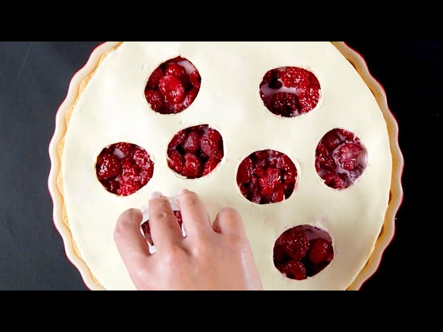 Ягодный пирог из слоёного теста от Вкусное Дело