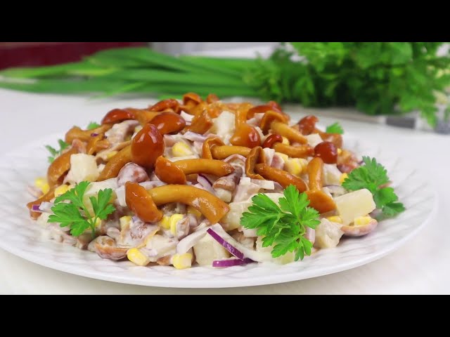 Новогодний салат с ананасами и грибами от Вика-Простые Рецепты