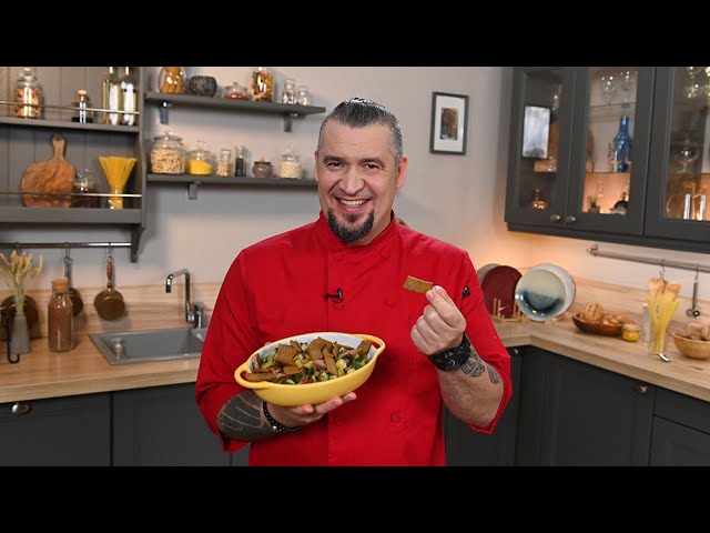 Свиная рулька без костей. Теплый салат из бекона, грибов и картофеля от Кухня ТВ