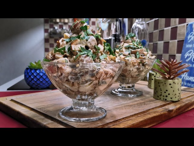 Новогодний салат с курицей и грибами от Розовый Баклажан