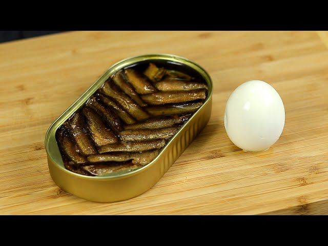 Простой салат со шпротами и яйцами на праздничный стол от Вкусные советы