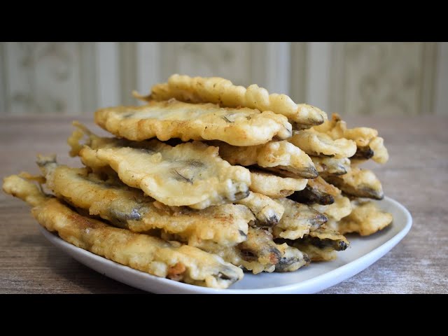 Когда жена приносит мойву - делаю эту закуску. Все в восторге от вкусного сочетания c огурцом