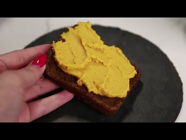 Это самая вкусная намазка для бутербродов всего из 3 ингридиентов! очень простая и быстрая закуска!
