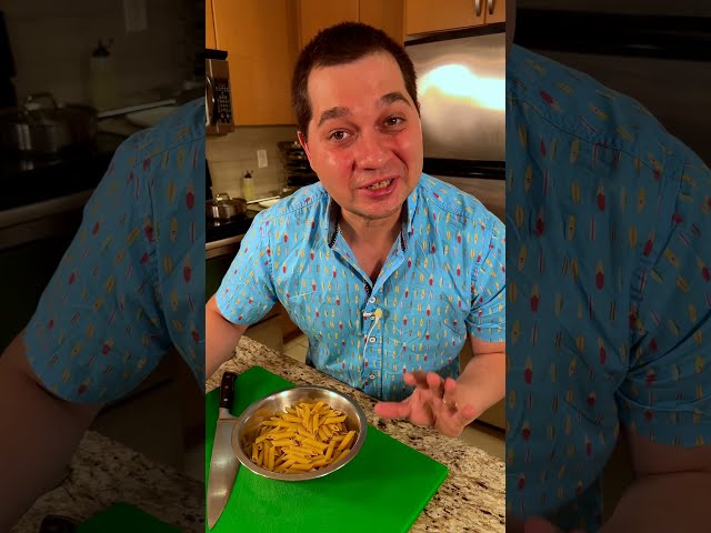 Обалденно вкусно и просто на одной сковороде. Макароны с фаршем это очень сытный и быстрый ужин!