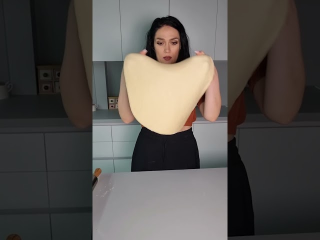 На прическу ушло больше времени, чем на приготовление этих круассанов.