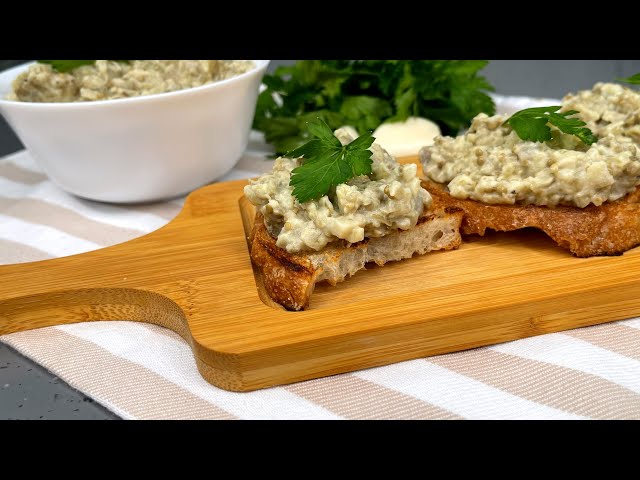 Намазка на хлеб всего из 3х основных продуктов! В составе нет грибов, а вкус их чувствуется! Вкусно!
