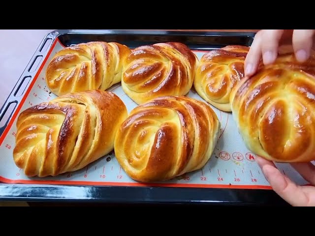 Выпросила рецепт у кондитера из кофейни! Съедается десятками! Самые вкусные булочки