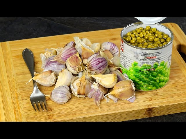 Беру банку горошка и чеснок! Готовлю гениальный салат! Вкусный рецепт из простых продуктов!