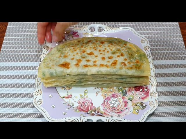 Мука+кипяток и зелень! Это в 100 раз вкуснее и полезнее чем обычные чебуреки! Вы будете в восторге.
