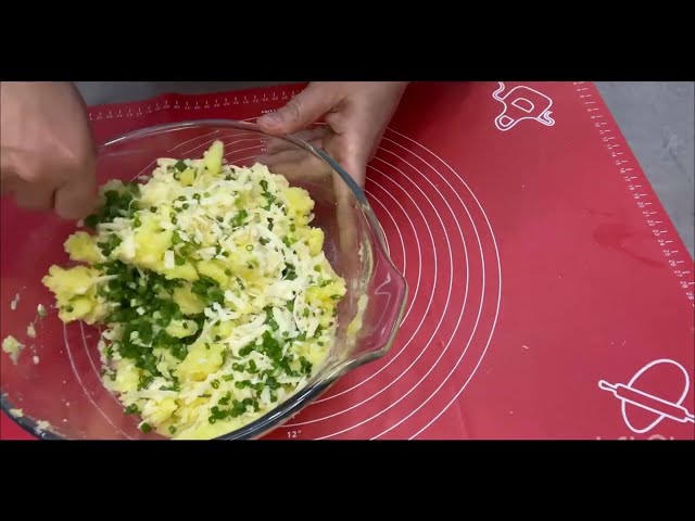 Лучшая картофельная начинка с сыром и зелёным луком. Пальчики оближешь
