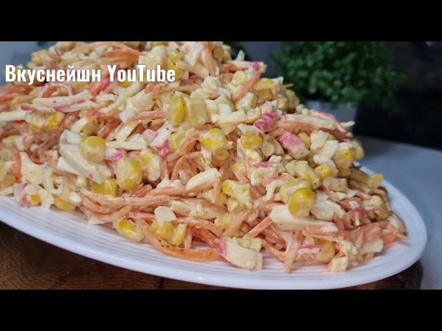 Беру банку кукурузы и сырок готовлю экспресс салат! Выручает, когда гости уже бьют по столу ложкой!