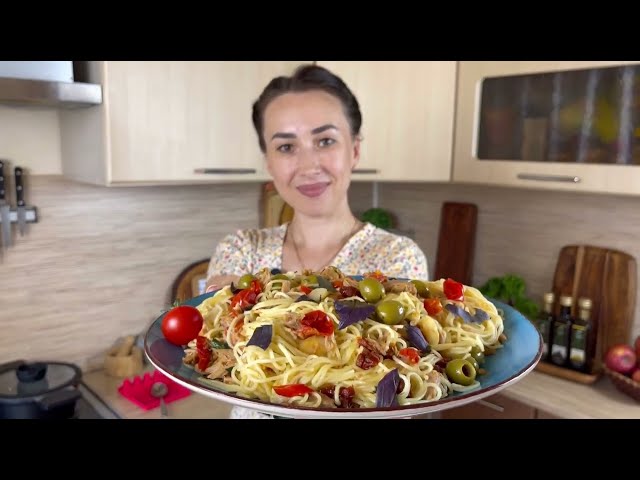 Это самый вкусный быстрый ужин! Знакомая из Италии научила меня так вкусно готовить на сковороде!