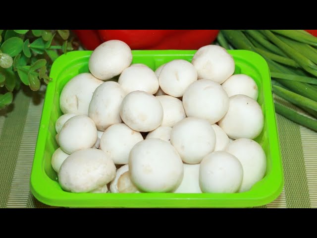 Это любимый салат с шампиньонами, очень простой и вкусный