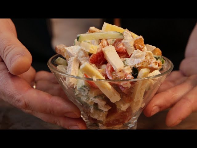 Не знаю как называется! Но очень вкусный салат! Никто не устоит!