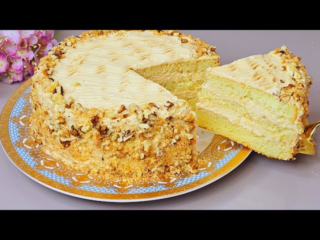 Нежный и очень мягкий торт на скорую руку. Просто вкусно и доступно.