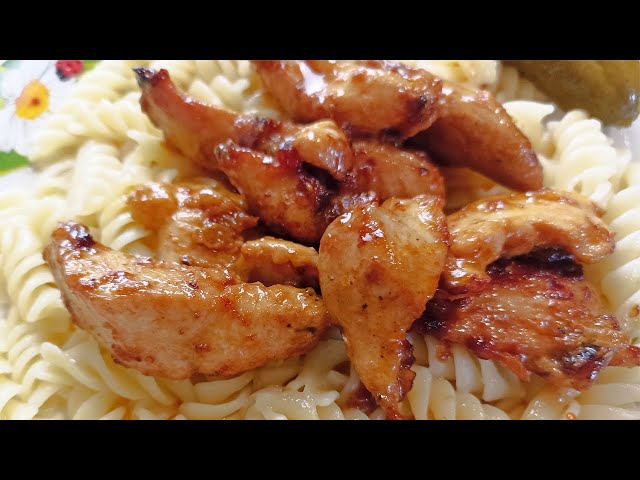 Мясо мягкое и сочное. Куриная грудка в очень вкусном соусе. Все готовим на сковороде.