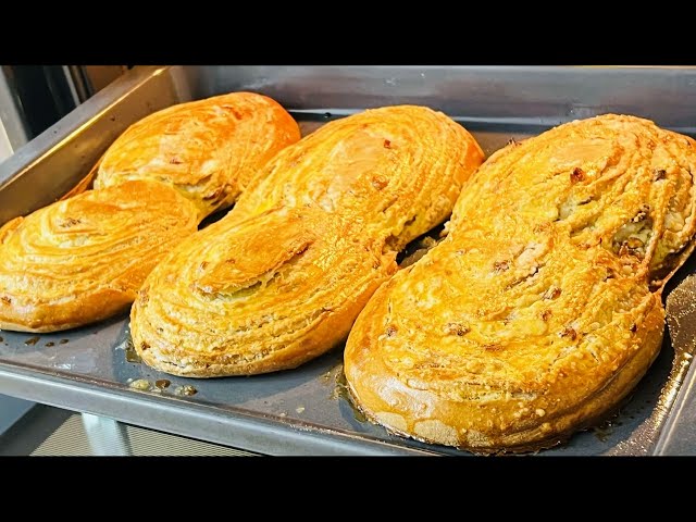 Простоe тесто 2 яйца стакан кефира и мука. Вкуснятин к чаю из того что есть любом доме. Рецепт покорил