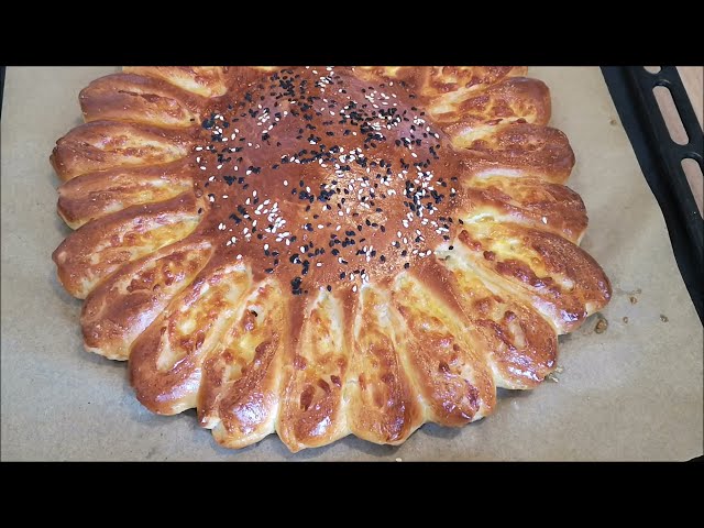 Пирог подсолнух с фаршем и сыром. Пирог солнышко