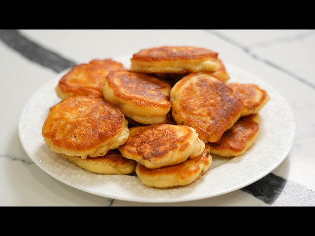 Вкуснятина из кефира! Быстрые пышные оладушки с яблоками!