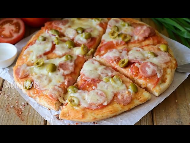 Домашняя пицца с колбасой и помидорами. Тесто нежное, как в пиццерии!