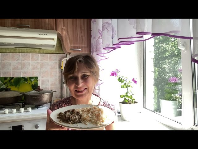 Рис по-турецки и вкусная куриная печень. Всё вкусно, просто и быстро.