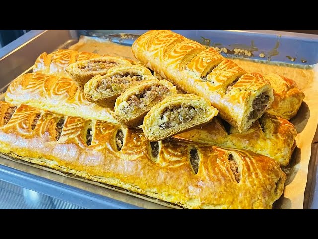 Боже до чего же это вкусно! Тающий во рту необычный пирог с сочной ореховой начинкой. Песочный рулет