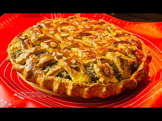 Боже как же это вкусно. Рецепт бомба. Пирог тает во рту. Я хочу делать это каждый день разными начинкам