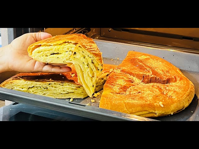 2 яйца, стакан кефира, 3 стакана муки и 3 картошки. Картофельный чудо-пирог. Очень вкусно. Все в восторге