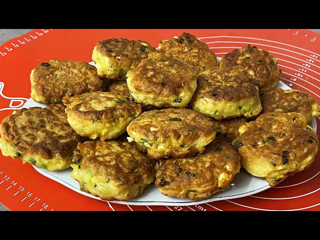 Яйца и зелёный лук. Самые ленивые в мире пирожки на кефире. Вкуснее и проще не существует. Быстрый рецепт