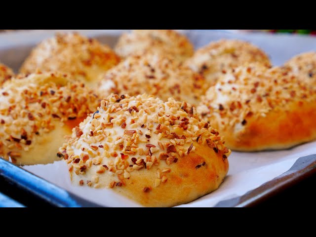 Булочки с изюмом и ореховой посыпкой, которые тают во рту