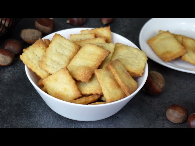 Заливаю муку кипятком и на противень, вкуснятина необыкновенная. Всегда так делаю и вам советую!
