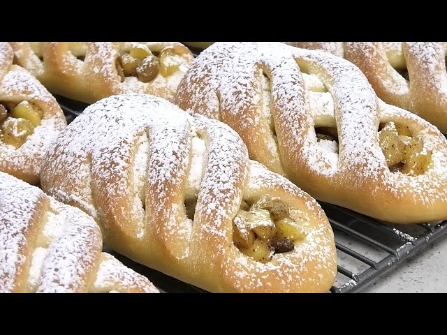 Булочки с яблоками и изюмом